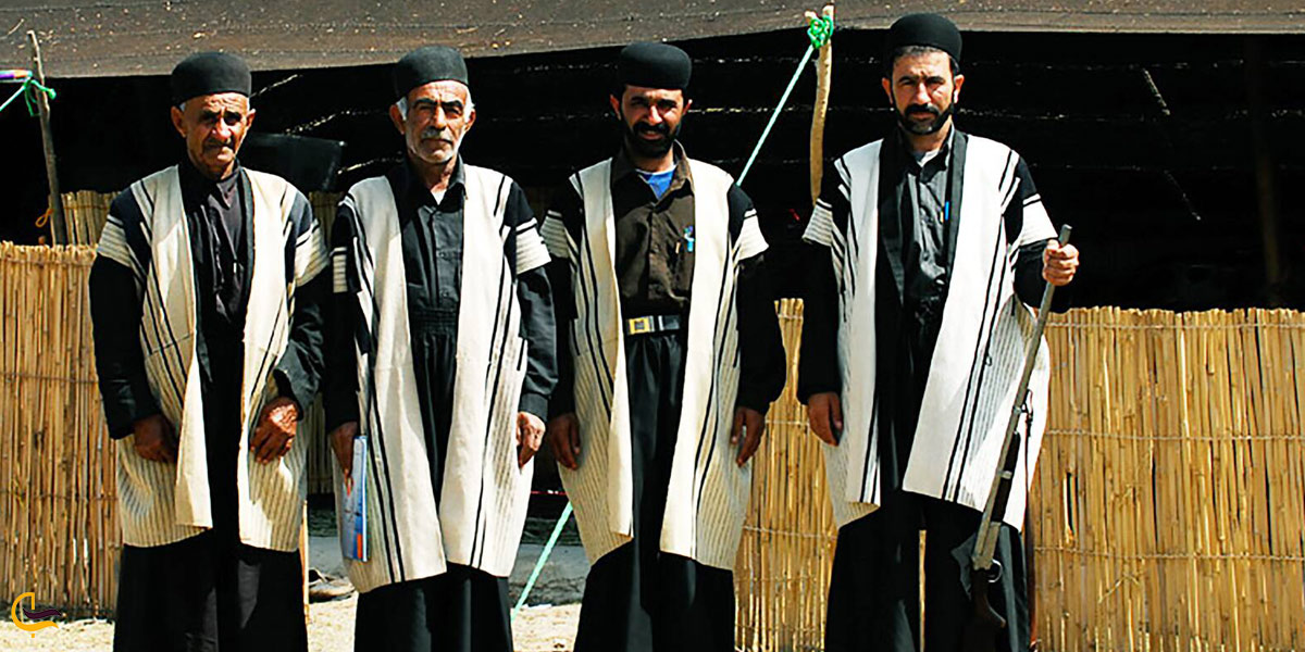 تصویری از مردان بختیاری با لباس محلی 