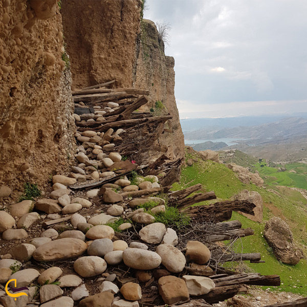 تصویری از راه پله ورودی قلعه شاداب دزفول