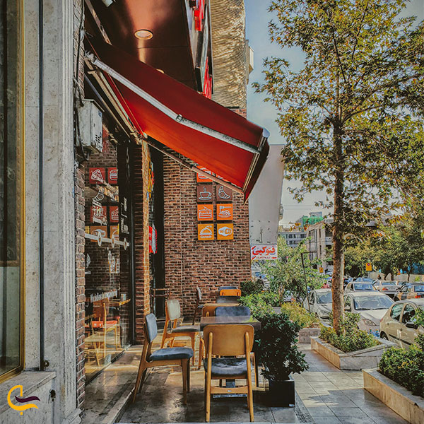 نمایی از نمای بیرونی رستوران لانجین