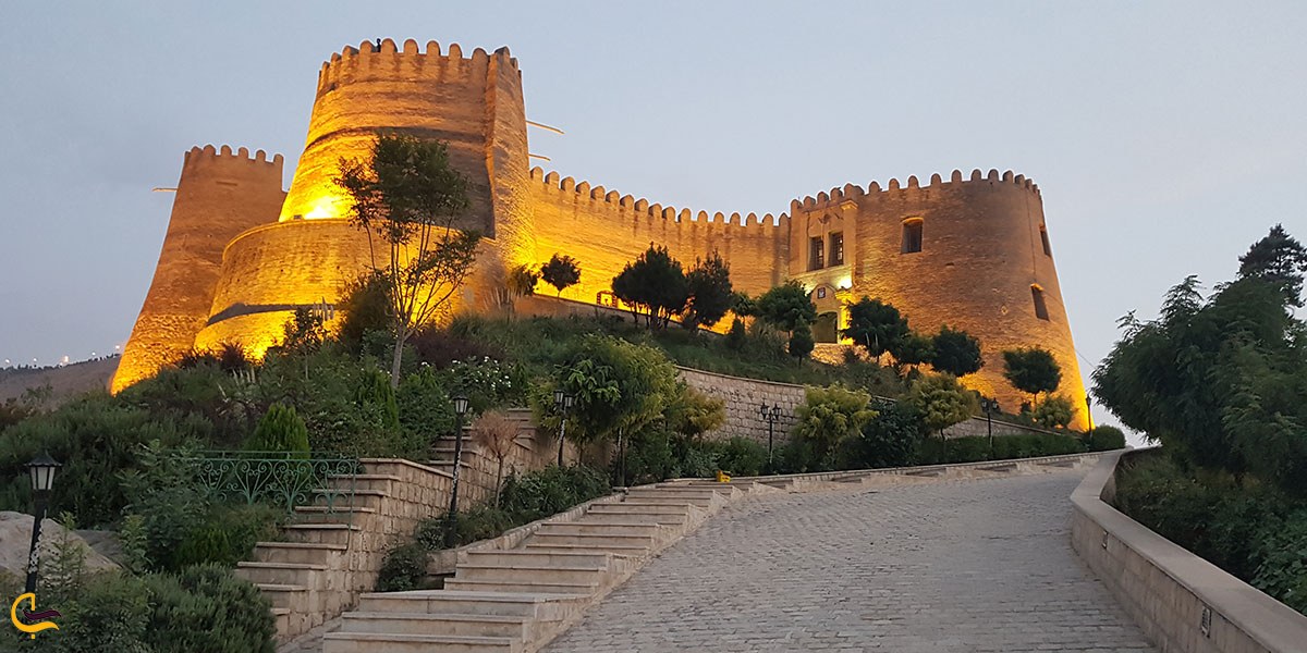 تصویری از قلعه فلک الافلاک