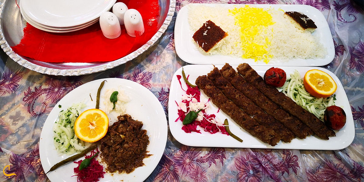 نمایی از غذاهای رستوران چهل ستون