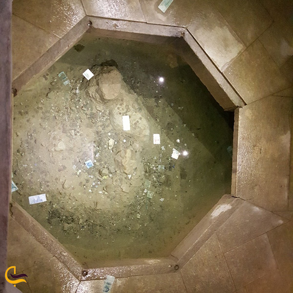 نمای داخل حوض سکه آرامگاه سعدی شیراز