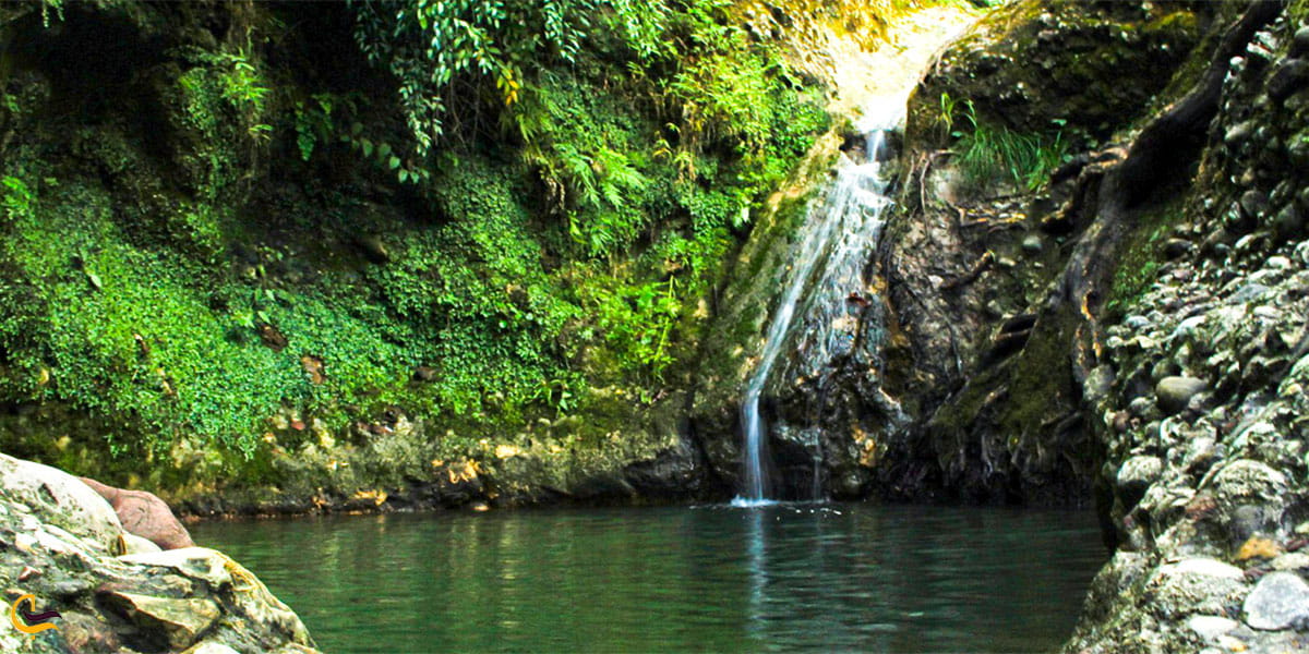 نمایی از آبشار پلنگ دره