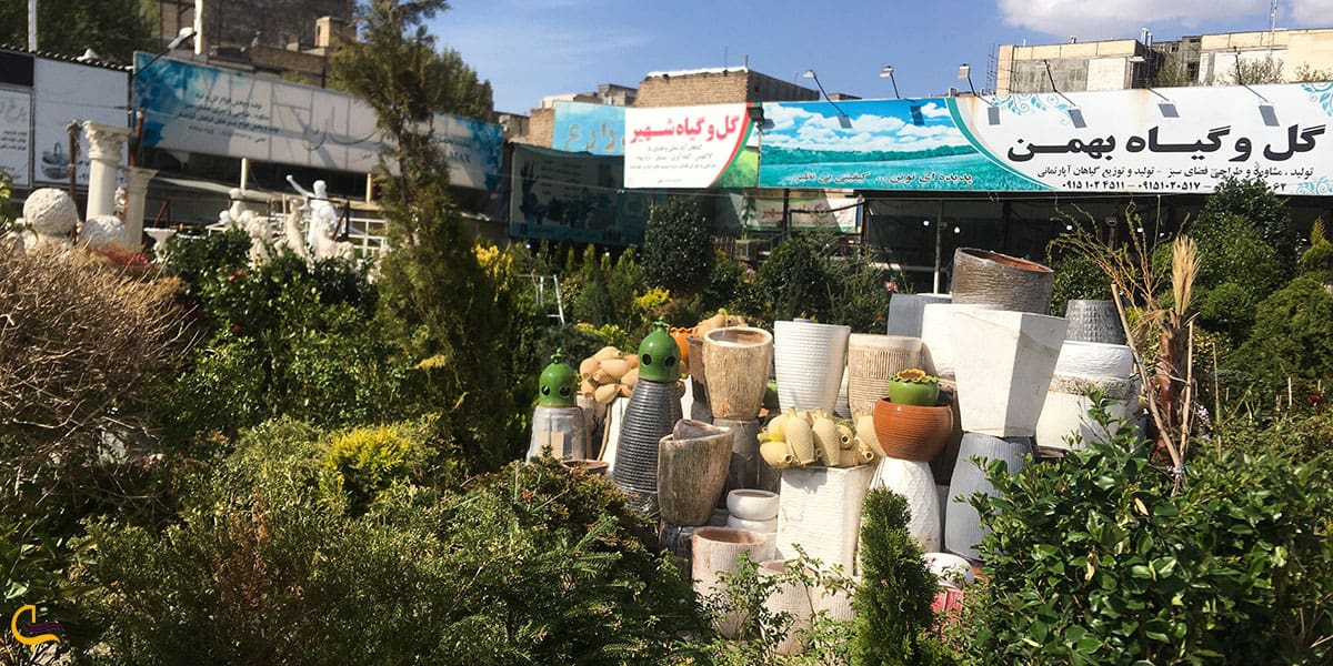 نمایی از مغازه‌های بازار گل مشهد