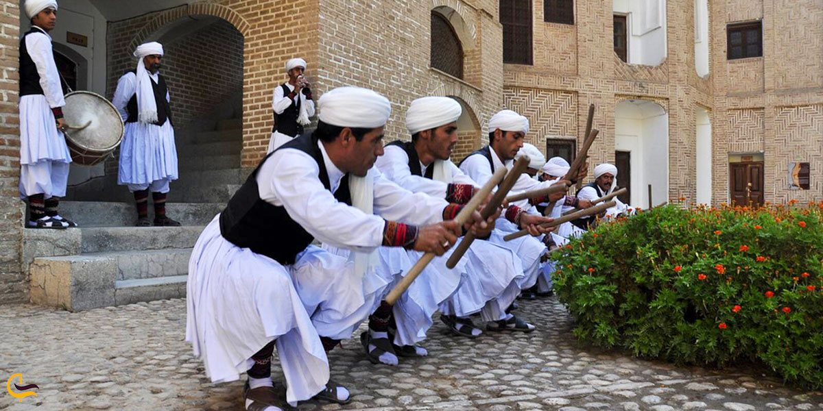 تصویری از لباس مردان در بیرجند