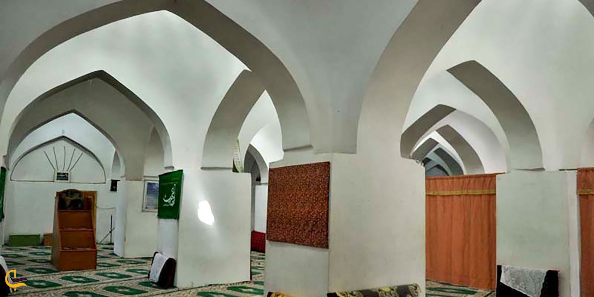نمای داخلی از مسجد جامع چهار درخت