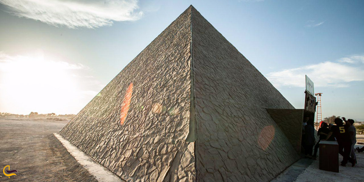 تصویری از هرم مومیایی سافاری کیش