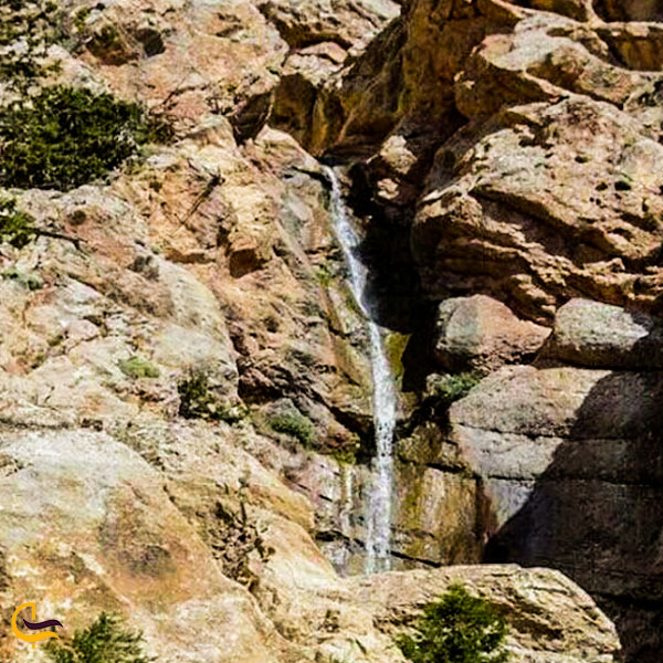 تصویری از آبشار نیزوا دامغان