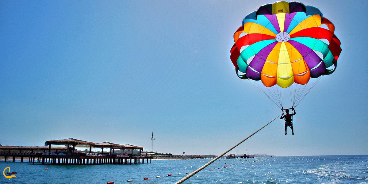 نمایی از پاراسل در کیش