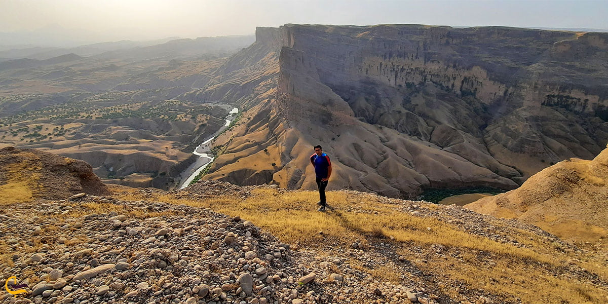نمایی از عکاسی در دره توبیرون