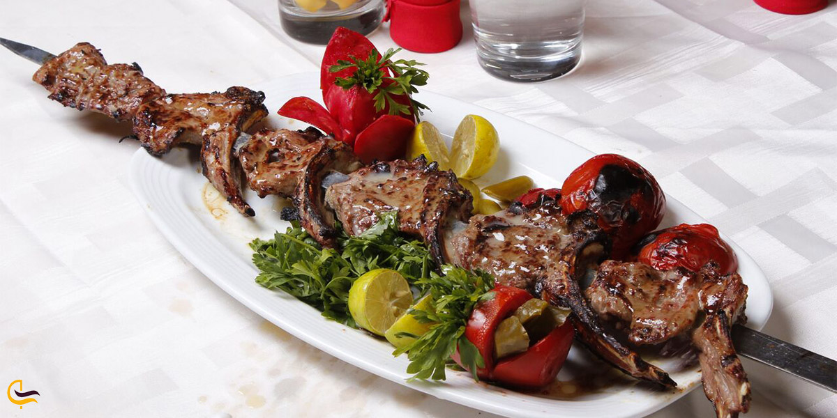 نمایی از شیشلیک‌های شاندیز