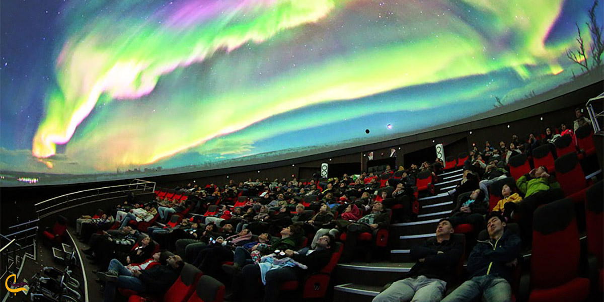 نمایی از سالن نمایش گنبد مینا تهران