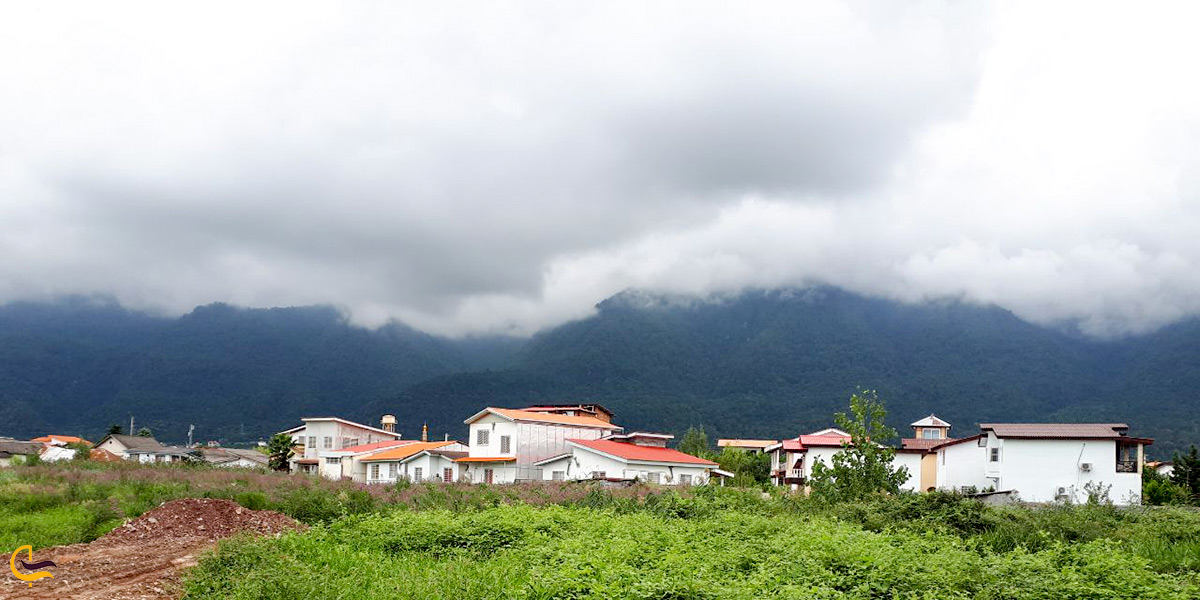 نمایی از روستای چلندر