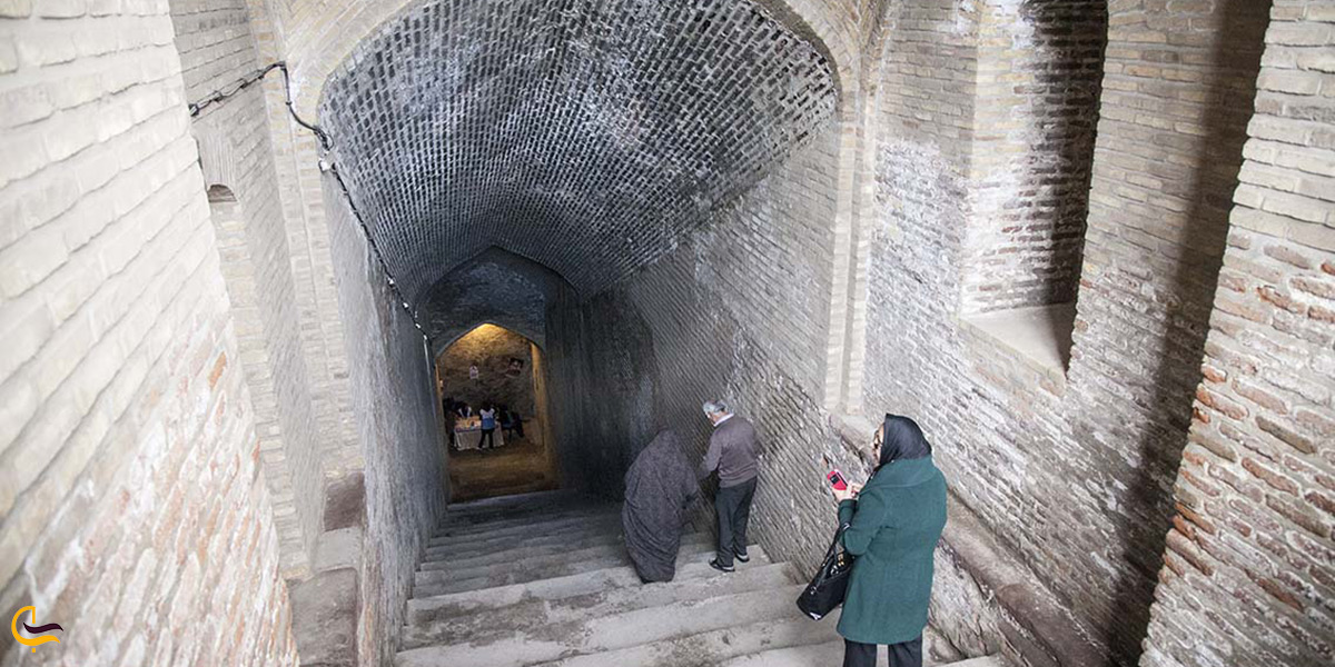 بازدید از آب انبار مسجد جامع قزوین