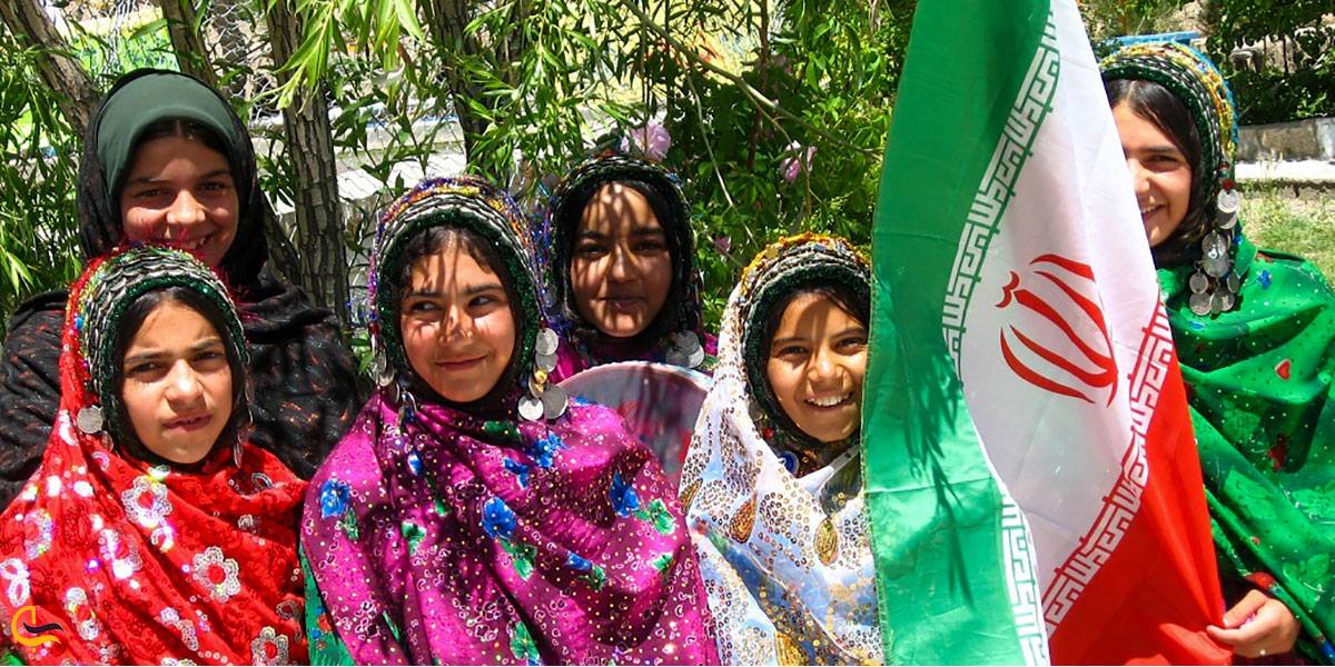 تصویری از لباس زنان در بیرجند