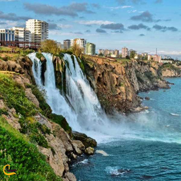 تصویری از آبشار زیبا آنتالیا ترکیه