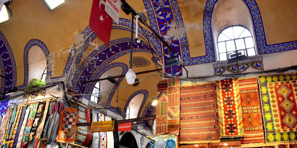 تصویری از دیوار و سقف بازار بزرگ استانبول