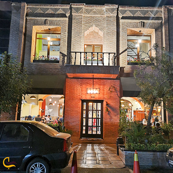 تصویری از ورودی کافه دیاموند تهران