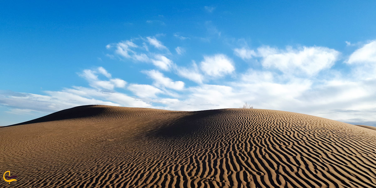 نمایی از تپه شنی کویر ریگ جن گرمسار