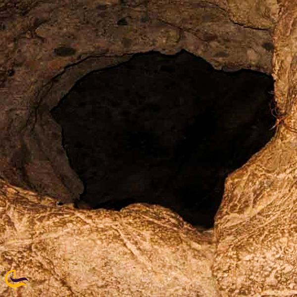 نمایی از غار چاه دیو دامغان