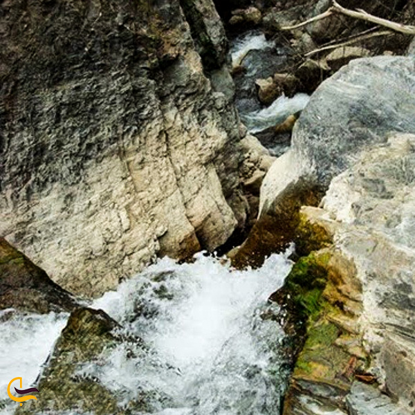 تصویری از آبشار لار چشمه فومن
