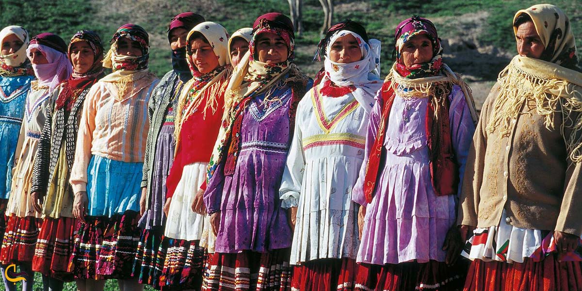 تصویری از لباس محلی زنانه اردبیل