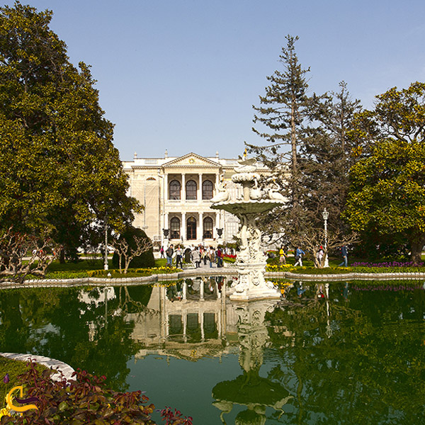نمایی از کاخ دلمه باغچه استانبول