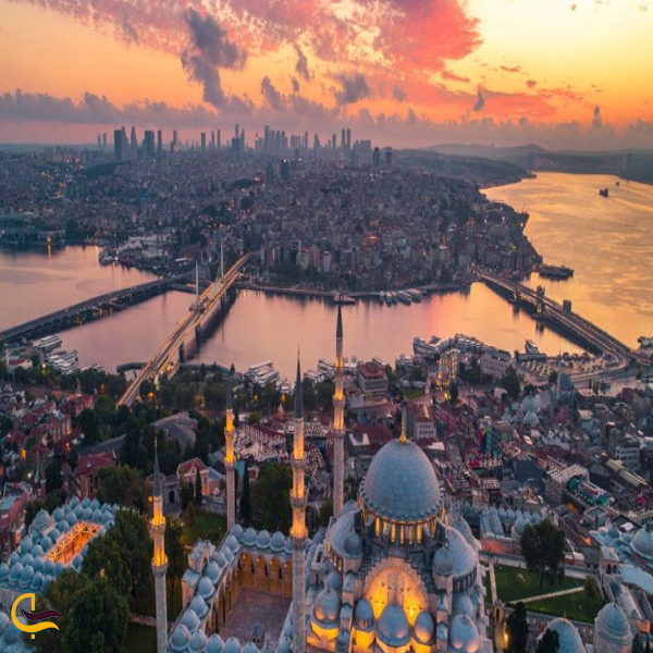 نمایی از بالای دریا و شهر ترکیه