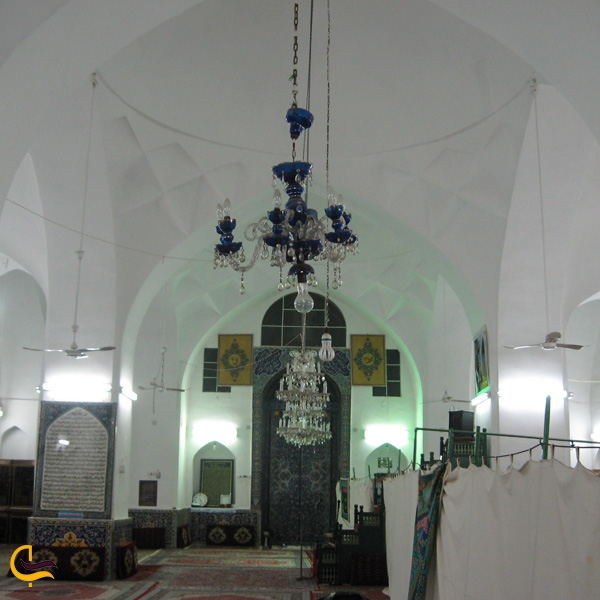 تصویری از داخل مسجد اکبریه لاهیجان