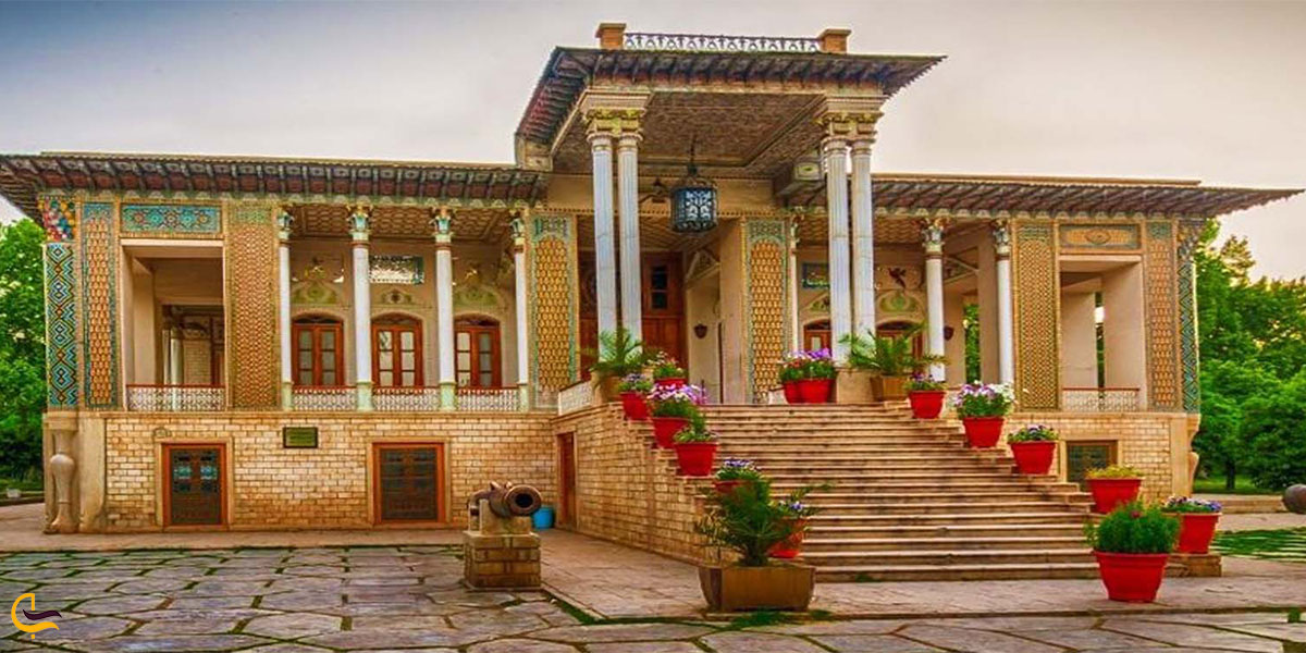 نمایی از معماری عمارت باغ عفیف آباد
