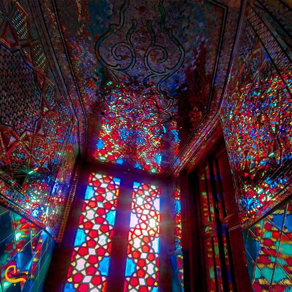 تصویری از پنجره های رنگی مسجد نصیرالملک شیراز