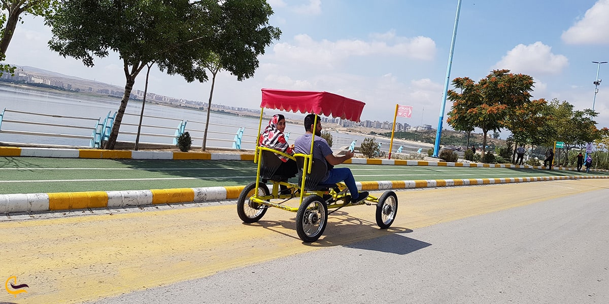 دوچرخه سواری در اطراف دریاچه شورابیل