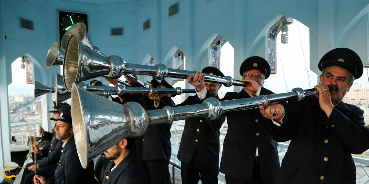 تصویری از نقاره زنی در حرم امام رضا