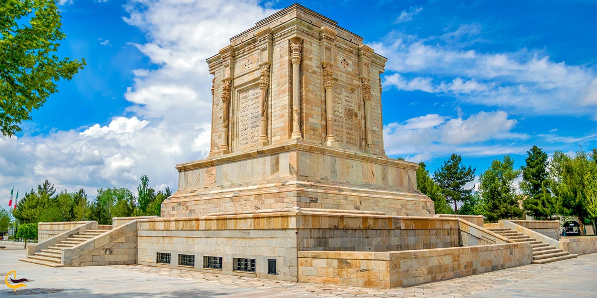 نمایی از آرامگاه فردوسی