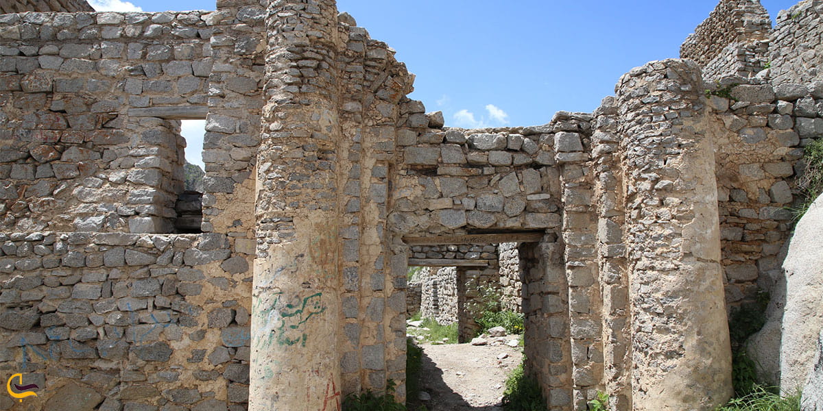 نمایی از داخل قلعه بابک