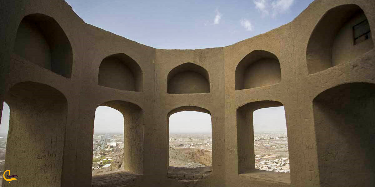 نمایی از فضای داخلی آتشگاه اصفهان