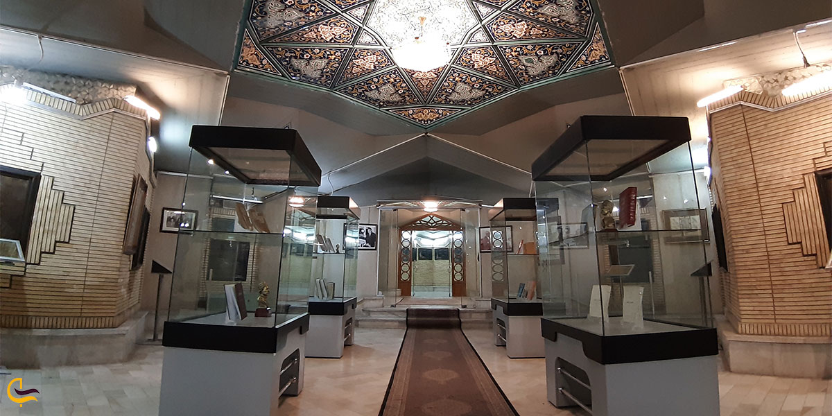 نمایی از فضای داخلی مقبره الشعرا