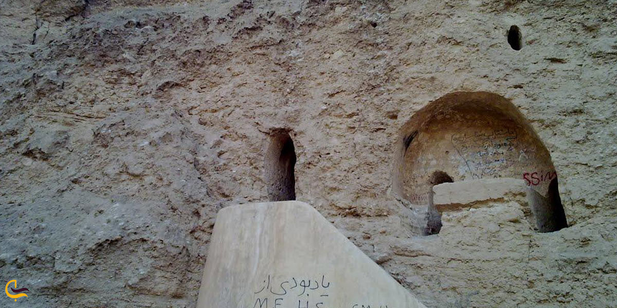 تصویری از بیرون معبد کلات