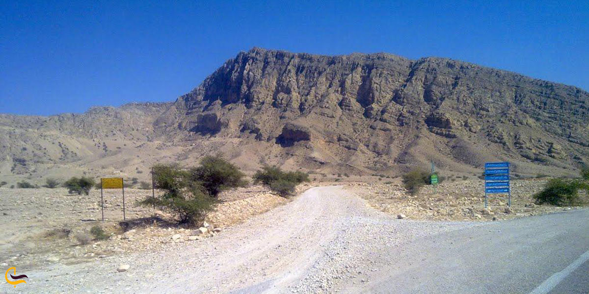 تصویری از معبد کوه مند بوشهر