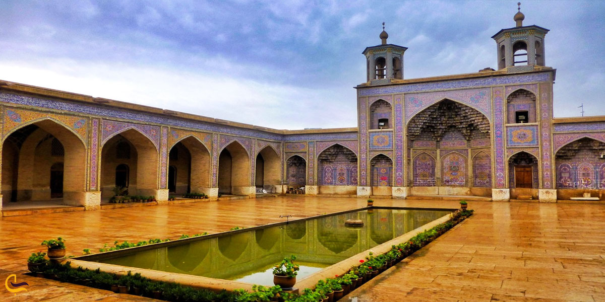 تصویری از محوطه مسجد نصیرالملک شیراز