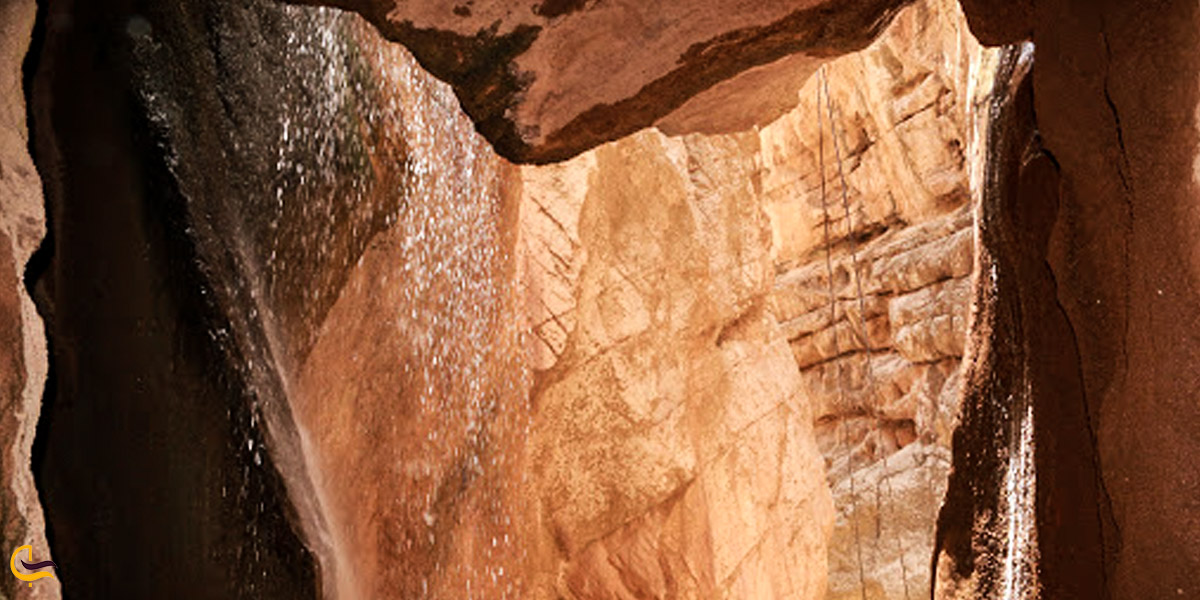 تصویری آبشار در دره ی سیمک کرمان