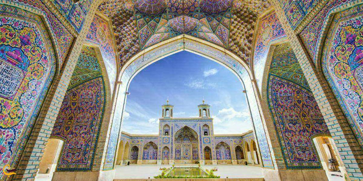 تصویری از ایوان جنوبی مسجد نصیرالملک شیراز
