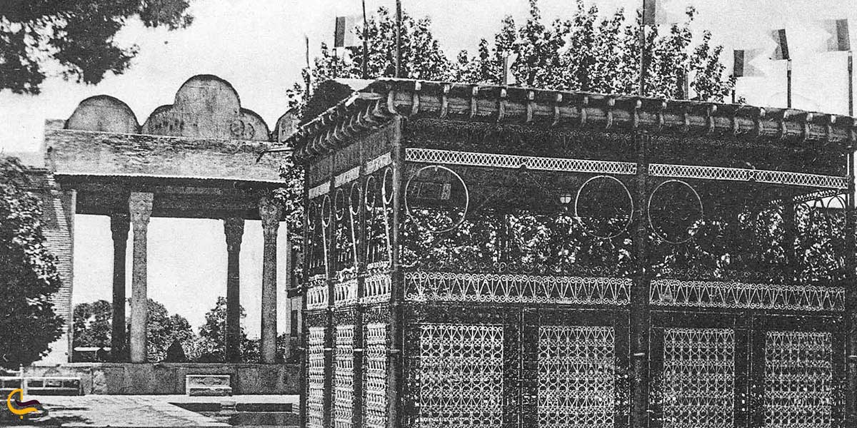 تصویری از آرامگاه حافظ شیرازی در زمان قاجار