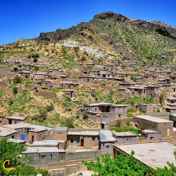 نمایی از خانه های روستای گردشگری لایزنگان
