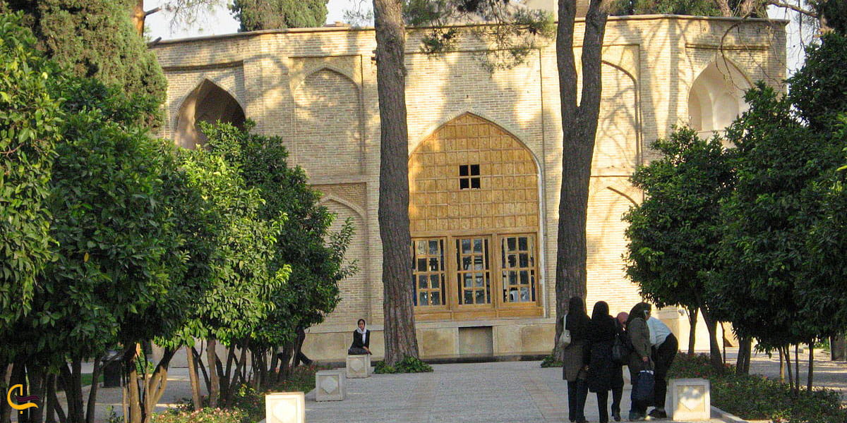 نمایی از باغ جهان نما