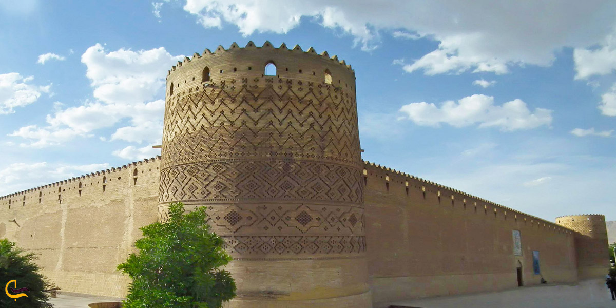 تصویری از برجهای نگهبانی ارگ کریم خان زند