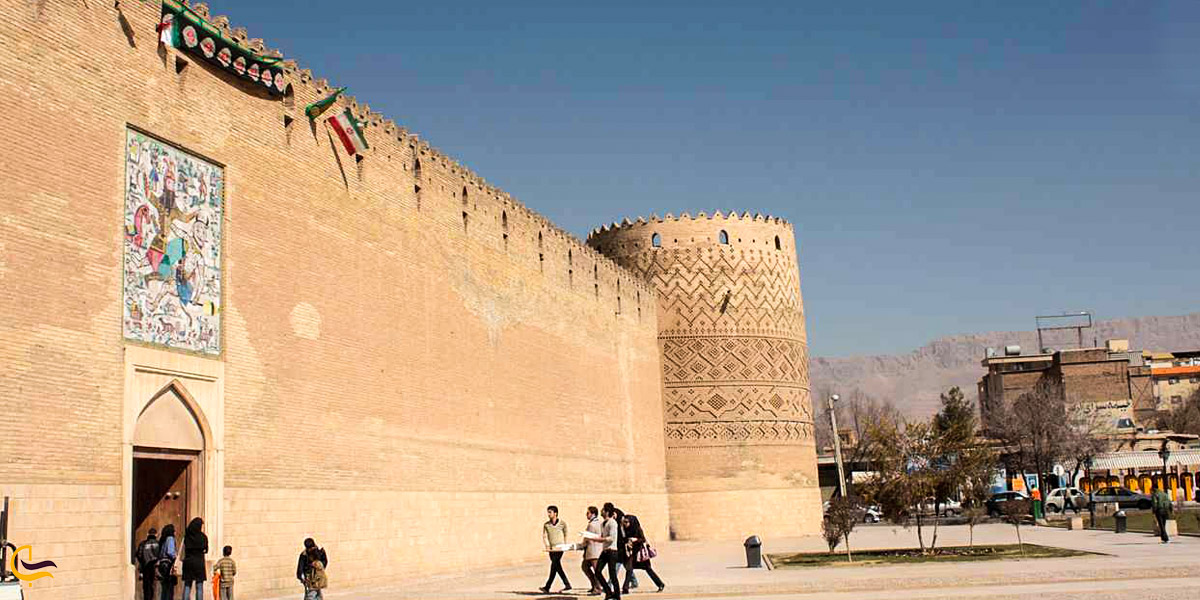 تصویری از نمای بیرونی ارگ کریم خان زند