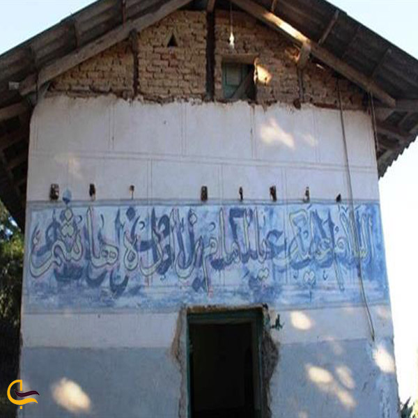 تصویری از در ورودی امامزاده هاشم تیرتاش