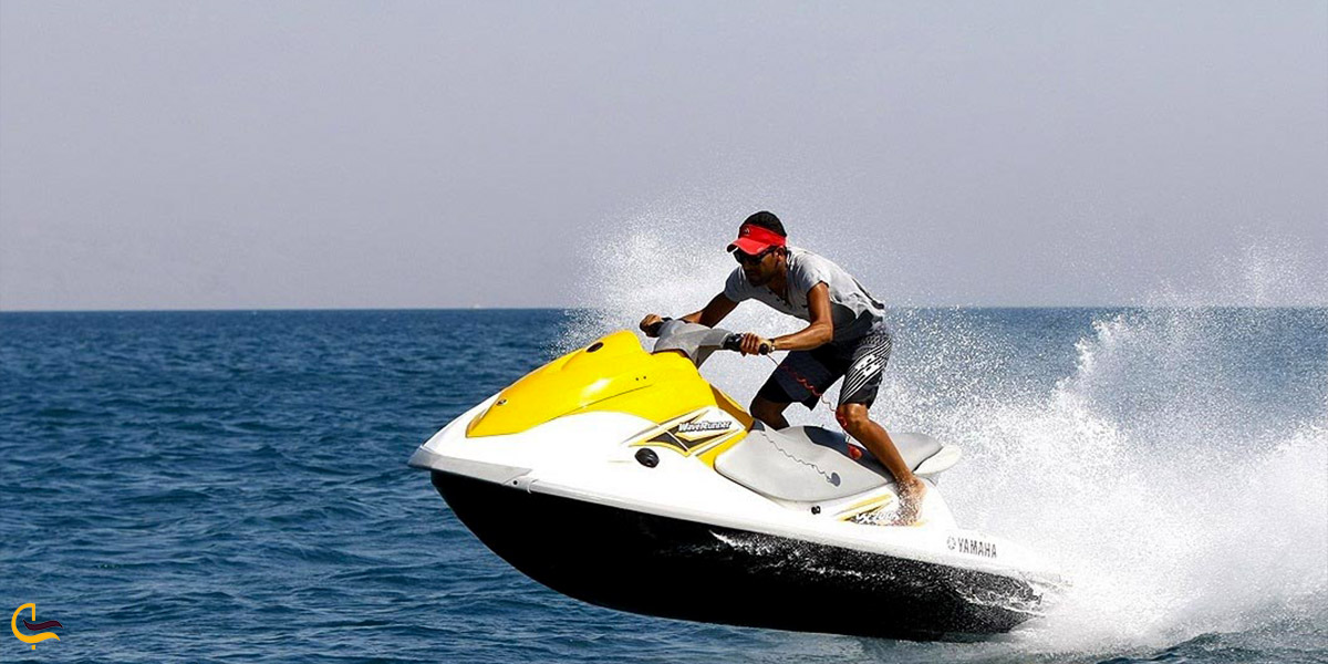 نمایی از جت اسکی در کیش