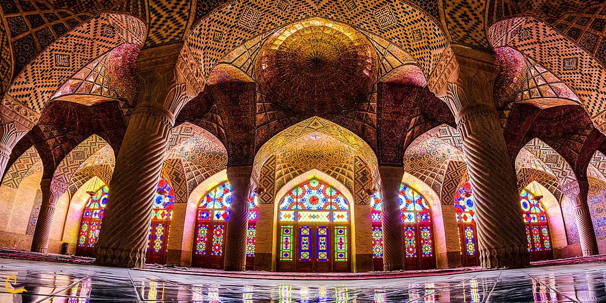 تصویری از شبستان مسجد نصیر الملک